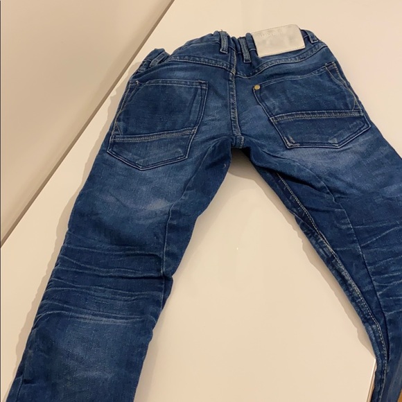 H&M Distressed blue jeans, size 5-6 YR - Picture 4 of 8